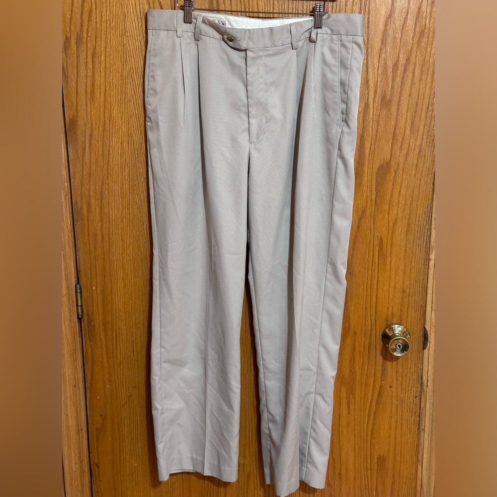 Cutter & Buck men’s Sz 35x30‎ dress pants front pleats